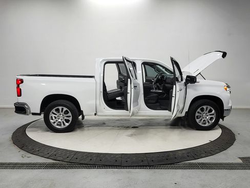 Used 2025 Chevrolet Silverado 1500 LTZ AWD/4WD image 16