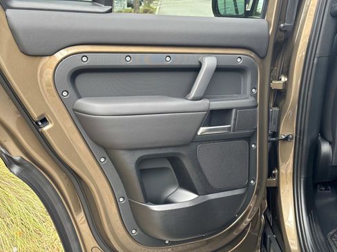 Certified 2025 Land Rover Defender 110 X-Dynamic SE image 12