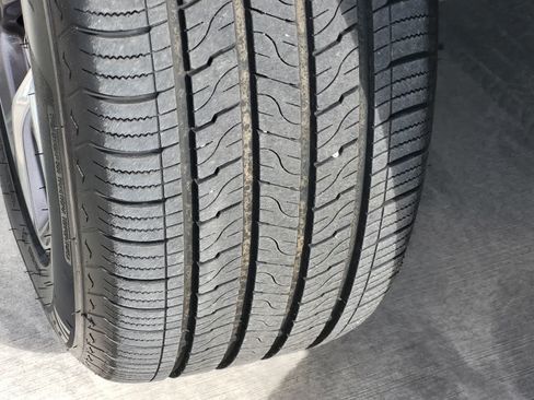 Used 2019 RAM 1500 Laramie AWD/4WD image 10