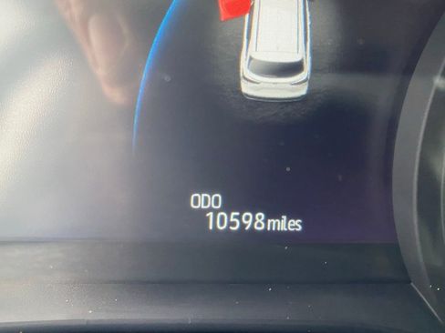 Used 2025 Toyota Sienna XLE image 5