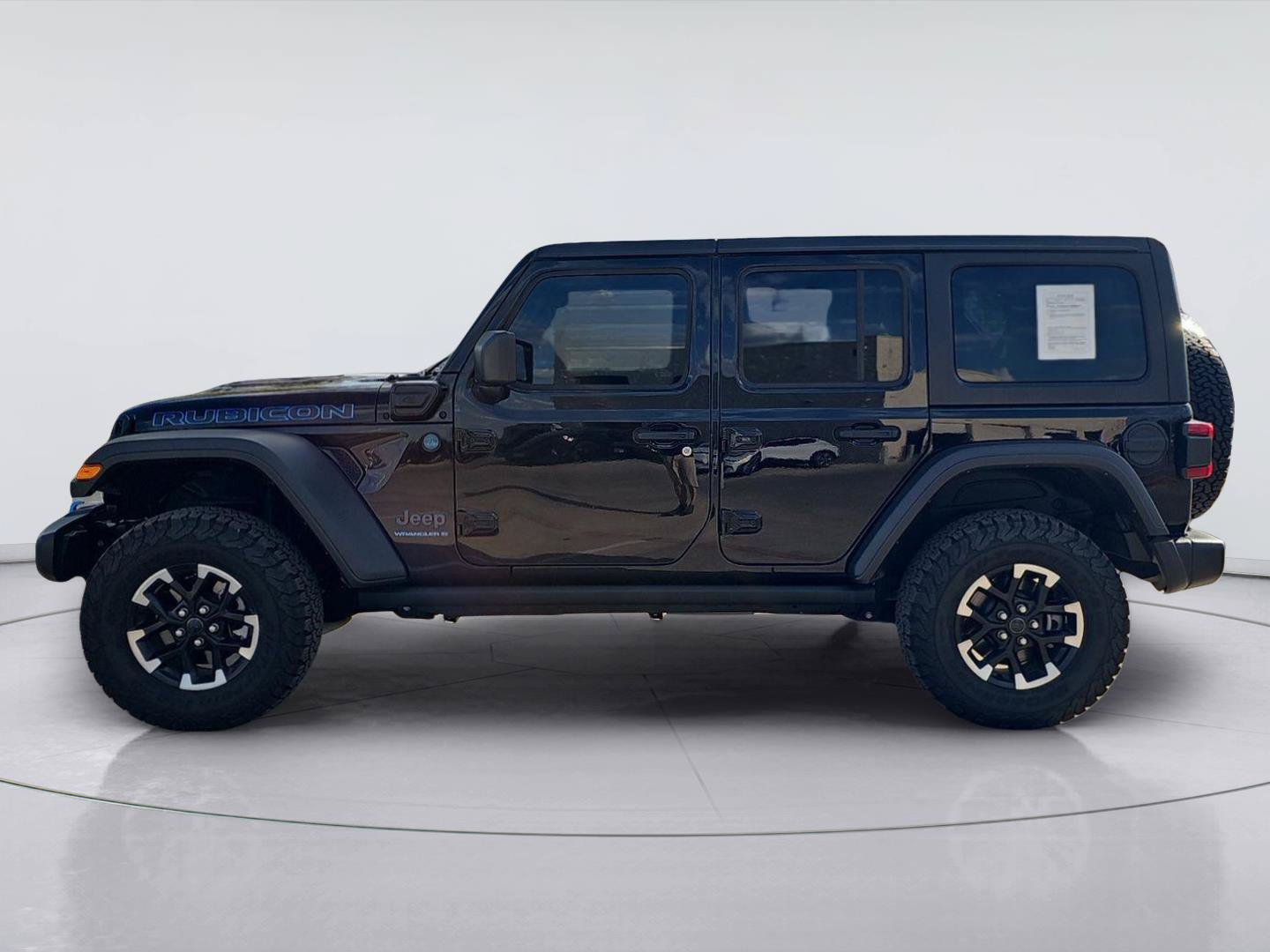 Used 2025 Jeep Wrangler Unlimited Rubicon 4xe w/ Convenience Group AWD/4WD image 3
