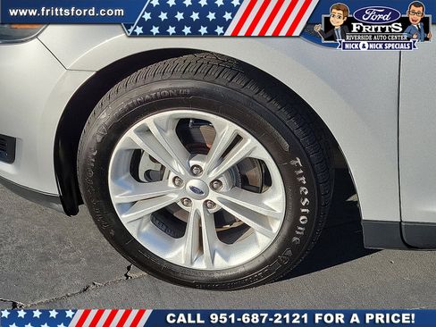 Used 2015 Ford Taurus SE image 18