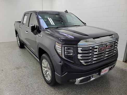 Used 2025 GMC Sierra 1500 Denali w/ Technology Package AWD/4WD image 3