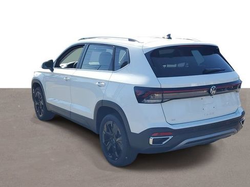 New 2026 Volkswagen Taos SE FWD image 3