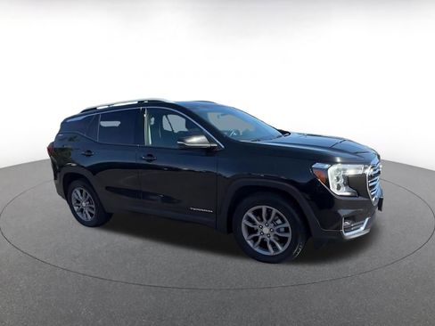 Used 2024 GMC Terrain SLT AWD/4WD image 2