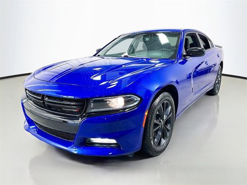 Used 2022 Dodge Charger SXT w/ Blacktop Package image 2
