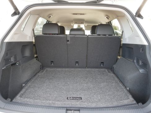 Used 2024 Volkswagen Tiguan SE image 18