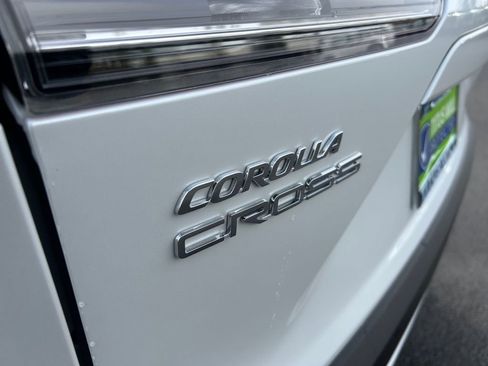 Used 2024 Toyota Corolla Cross XLE w/ Convenience Package image 32