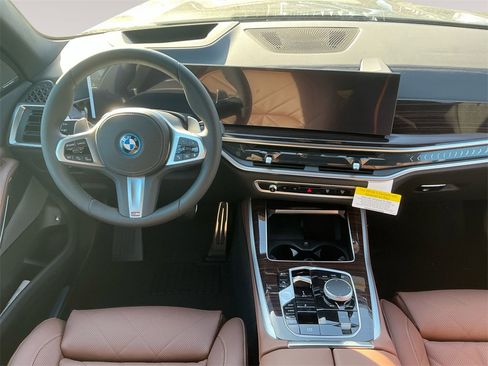 New 2026 BMW X5 xDrive50e image 10