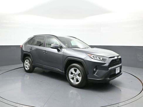 Used 2019 Toyota RAV4 XLE w/ Convenience Package AWD/4WD image 4