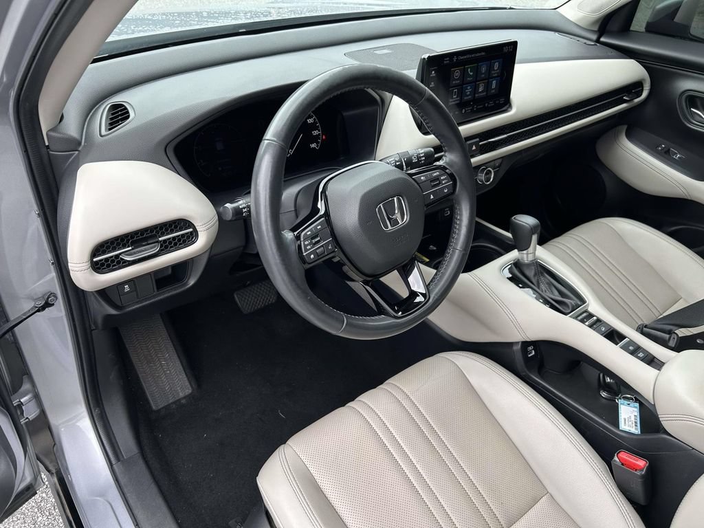 Used 2023 Honda HR-V EX-L image 2