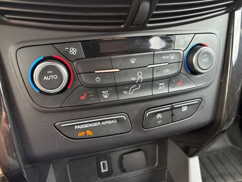 Used 2017 Ford Escape Titanium FWD image 31