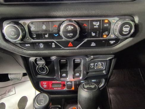 Used 2024 Jeep Wrangler Sport AWD/4WD image 16