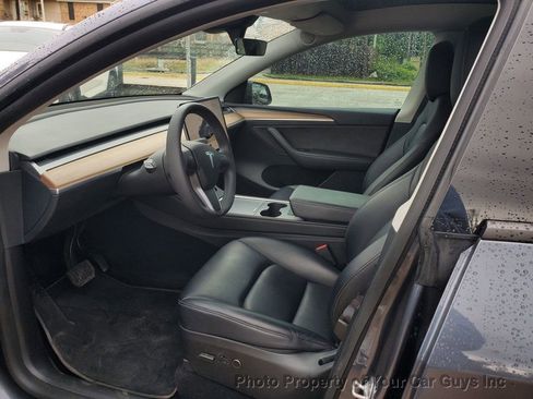 Used 2023 Tesla Model Y 2WD image 16