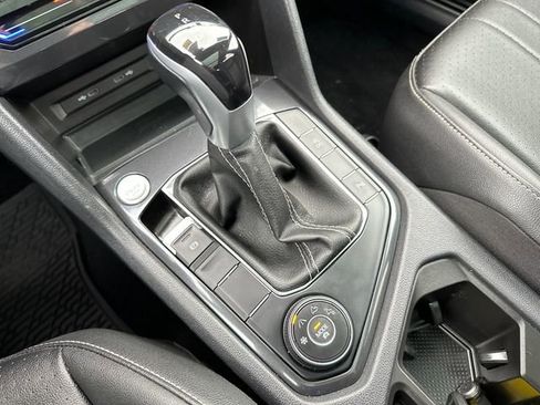 Certified 2023 Volkswagen Tiguan SE R-Line AWD/4WD image 28