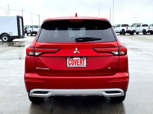 Used 2022 Mitsubishi Outlander SE image 7