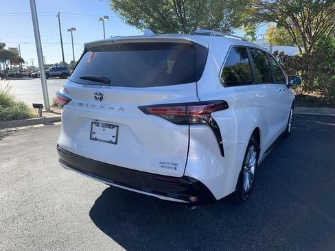 Certified 2023 Toyota Sienna Limited image 8