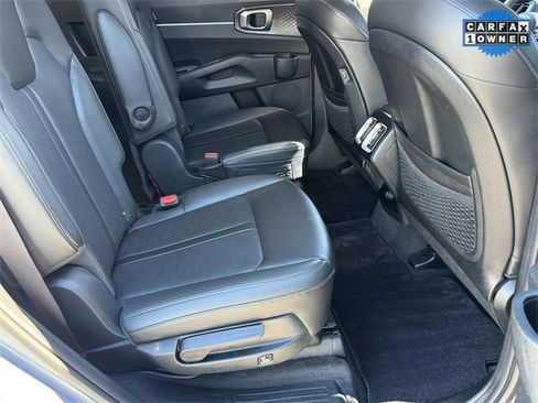 Used 2024 Kia Sorento EX w/ Panoramic Sunroof Package image 16