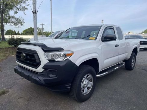 Used 2020 Toyota Tacoma SR image 3