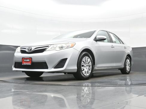 Used 2014 Toyota Camry LE FWD image 27