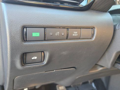 Used 2025 Nissan Sentra SR w/ SR Premium Package image 25