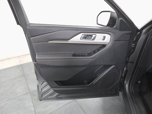 Certified 2025 Ford Explorer Active image 7