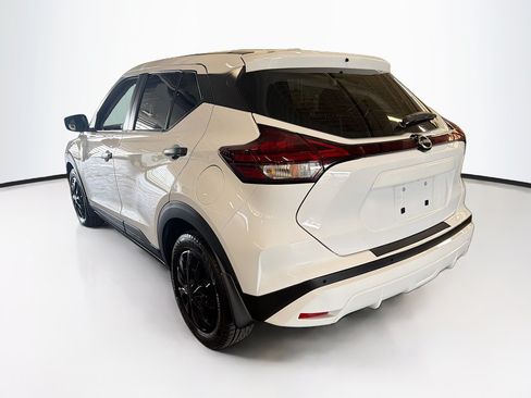 Used 2023 Nissan Kicks S FWD image 5