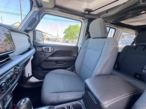 Used 2025 Jeep Wrangler Unlimited Sahara AWD/4WD image 14