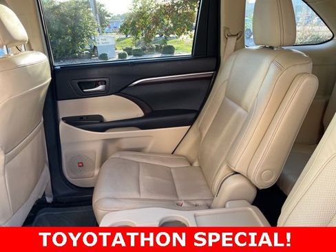 Used 2016 Toyota Highlander Limited Platinum image 15