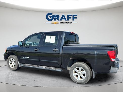 Used 2011 Nissan Titan SV w/ SV Value Truck Pkg AWD/4WD image 4