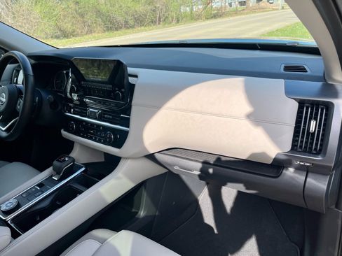 Used 2025 Nissan Pathfinder SL image 26