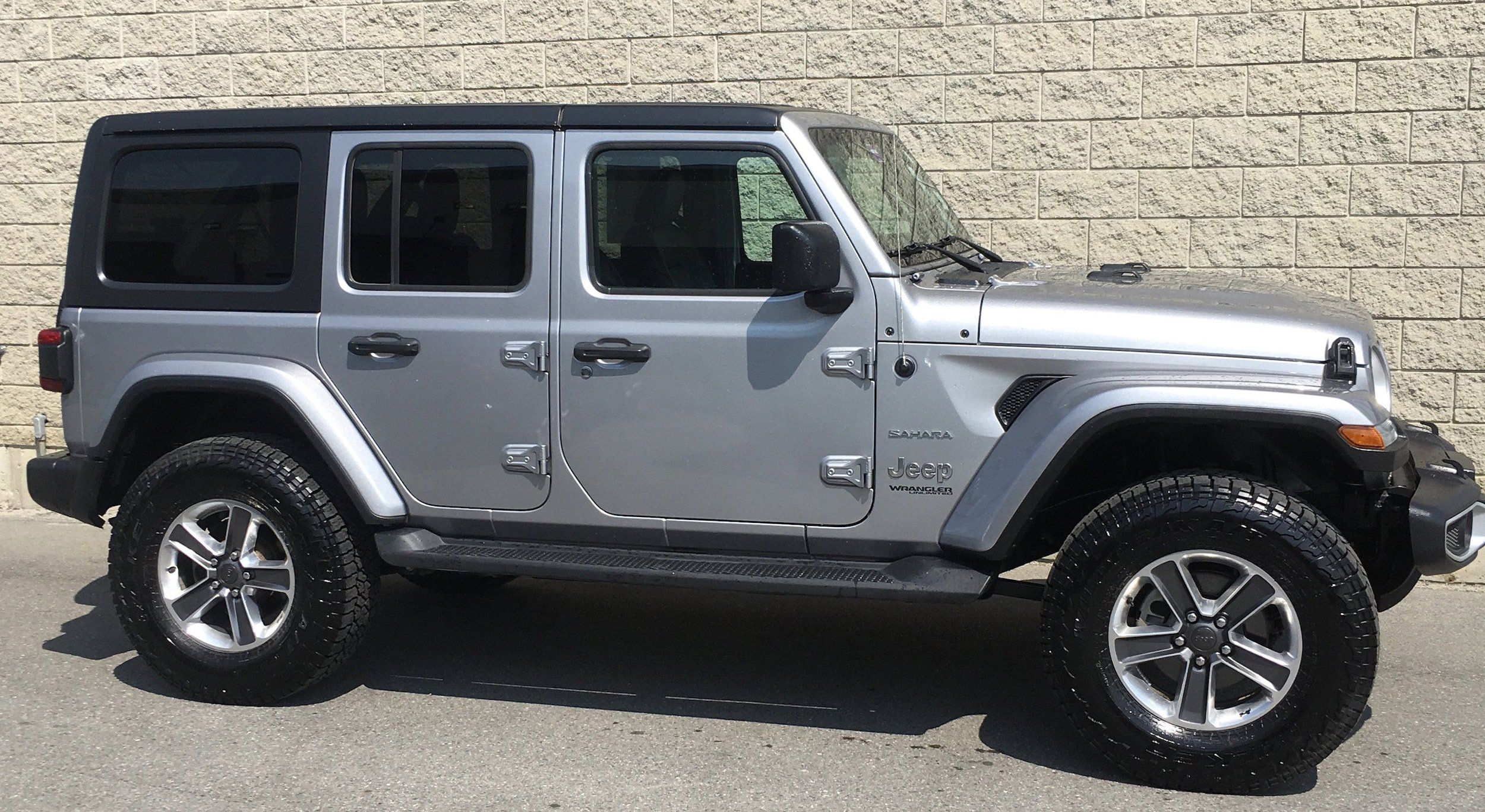 Used 2021 Jeep Wrangler Unlimited Sahara AWD/4WD image 3