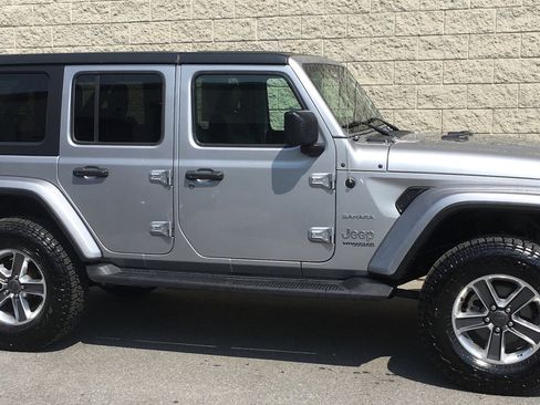 Used 2021 Jeep Wrangler Unlimited Sahara image 3
