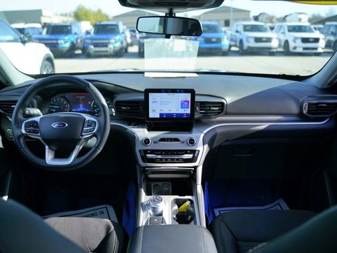 Used 2021 Ford Explorer XLT image 10