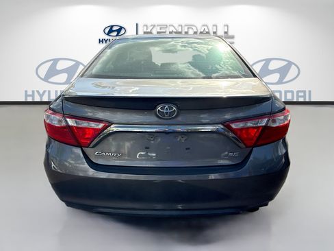Used 2017 Toyota Camry SE image 5