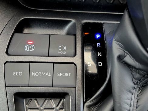 Certified 2025 Toyota RAV4 LE FWD image 41