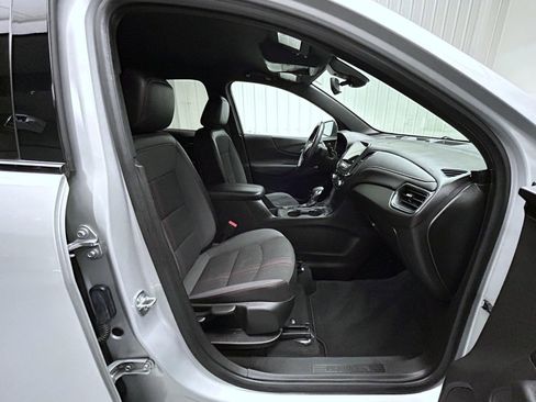 Used 2022 Chevrolet Equinox RS w/ Infotainment Package image 15