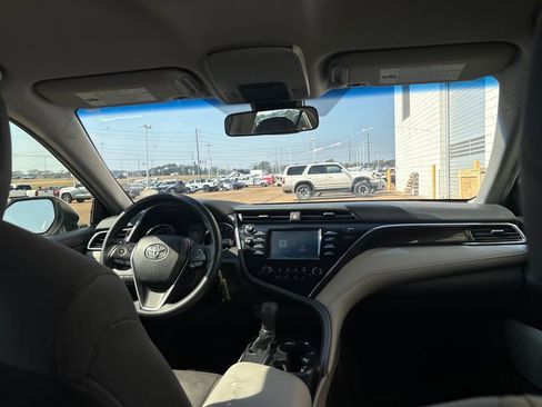 Used 2018 Toyota Camry LE image 24