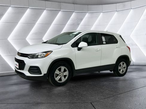 Used 2020 Chevrolet Trax LS w/ Tint and Cruise Package FWD image 3