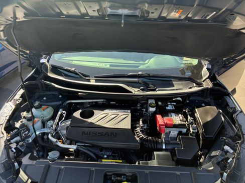 Used 2025 Nissan Rogue SV image 34
