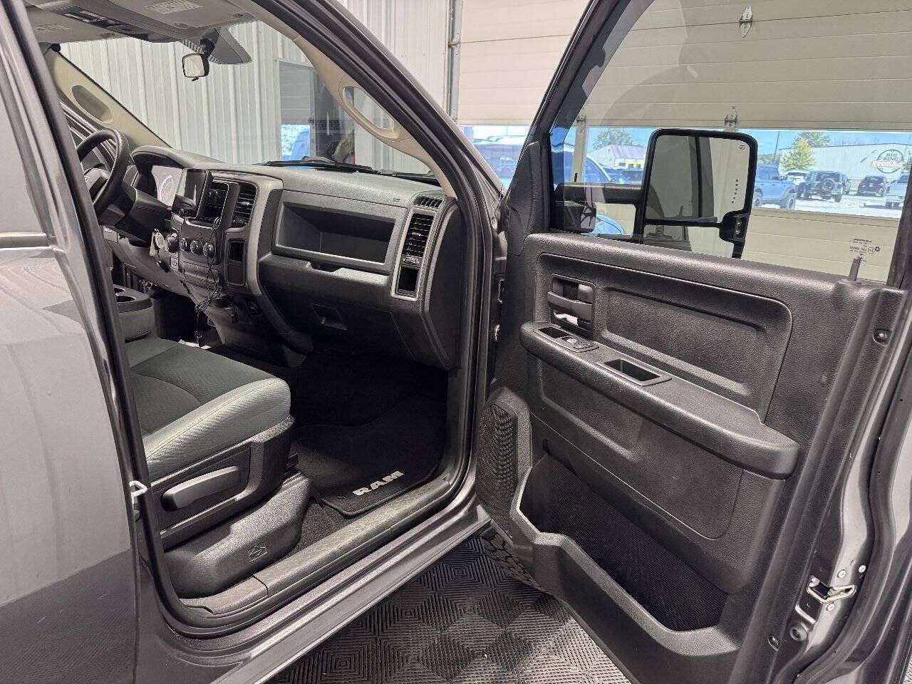 Used 2017 RAM 1500 Express AWD/4WD image 13