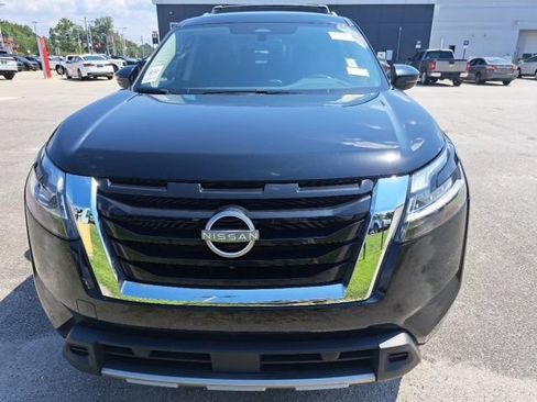 Used 2024 Nissan Pathfinder SL FWD image 3