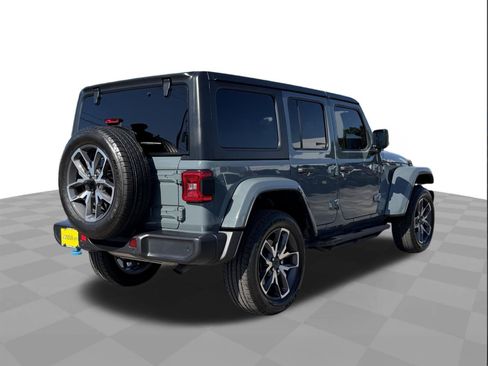Used 2024 Jeep Wrangler Unlimited w/ Convenience Group AWD/4WD image 5