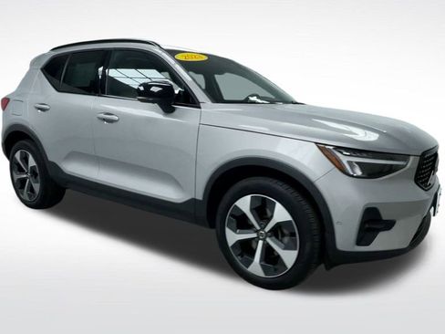 Used 2023 Volvo XC40 B5 Plus w/ Protection Package Premier image 18