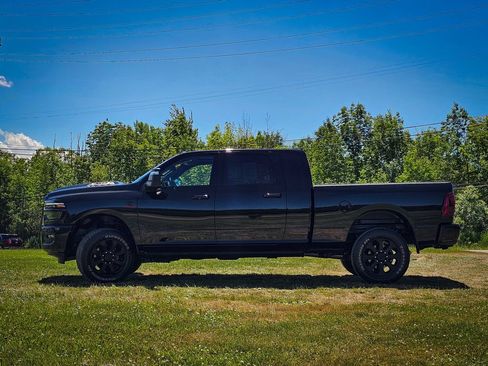 Used 2025 RAM 2500 Laramie AWD/4WD image 7