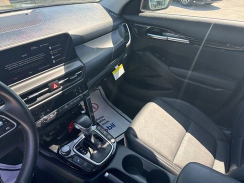 Certified 2024 Kia Seltos EX AWD/4WD image 18
