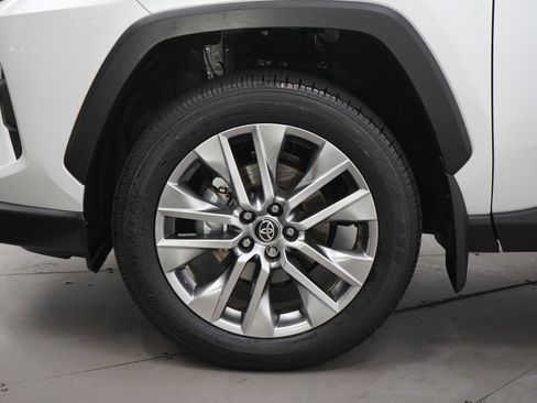 Used 2025 Toyota RAV4 XLE Premium image 29