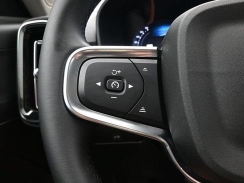 Used 2025 Volvo XC40 B5 Plus AWD/4WD image 25