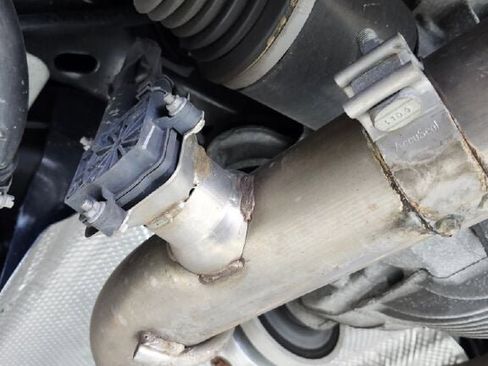 Used 2016 Dodge Challenger SRT Hellcat image 39