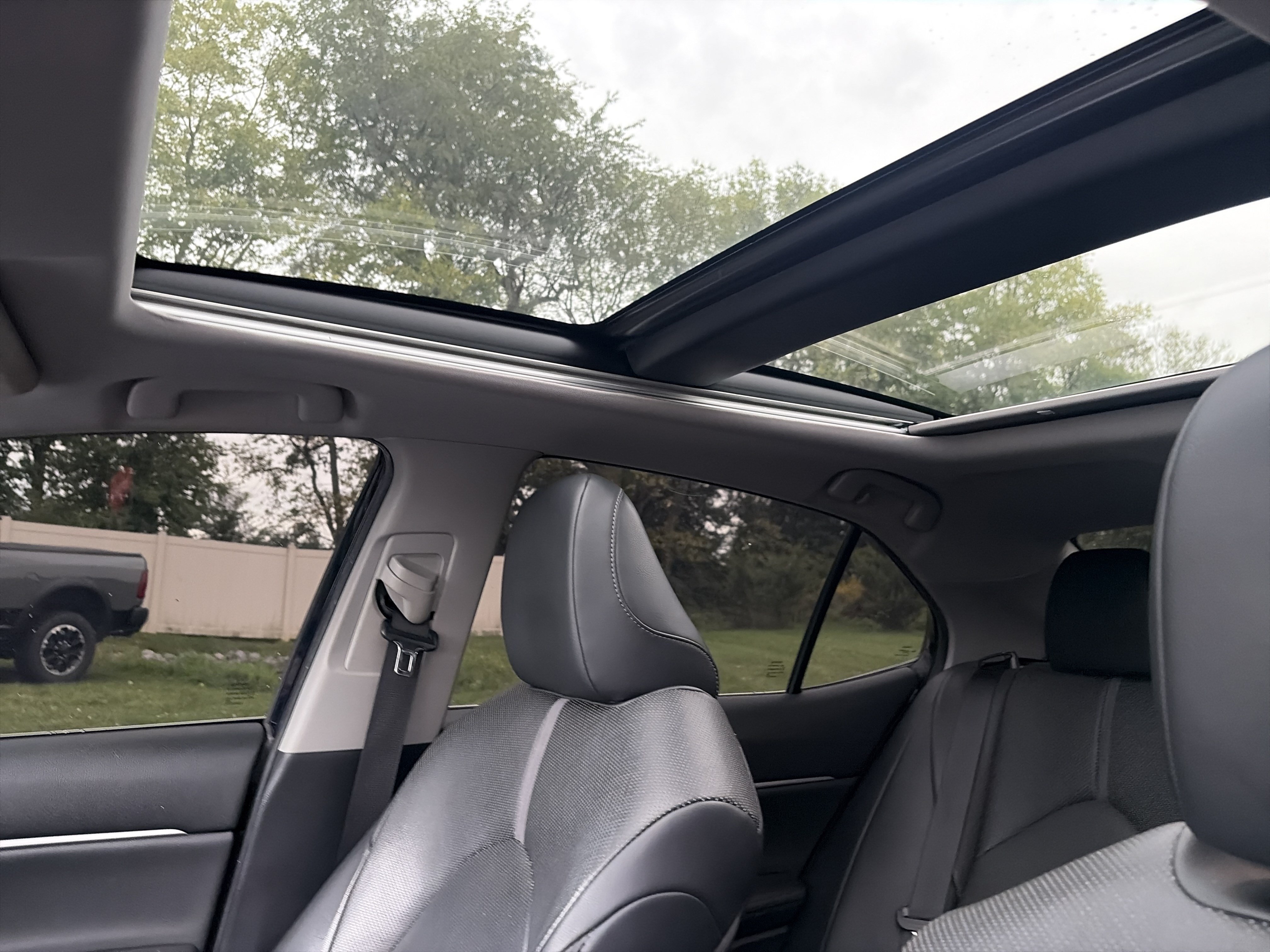 Used 2022 Toyota Camry XLE w/ Navigation Package FWD image 19